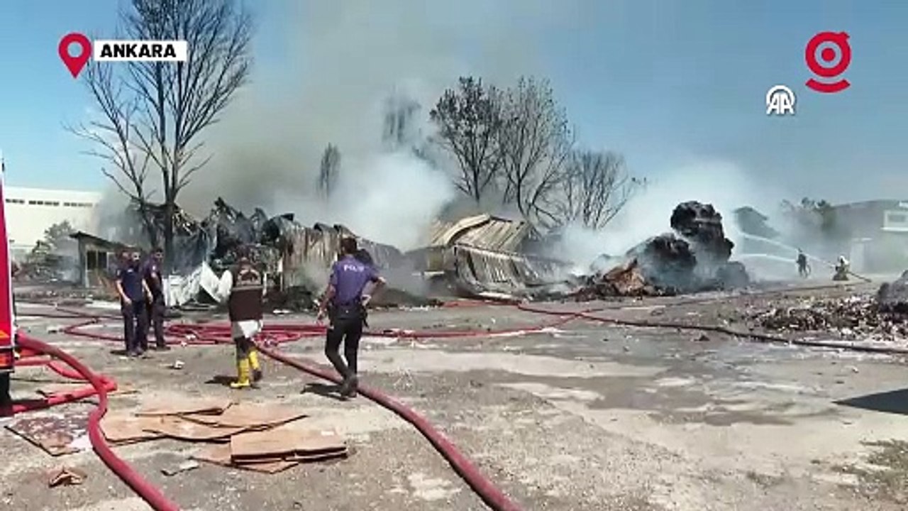 Ankara'da geri dönüşüm fabrikasında çıkan yangına müdahale ediliyor