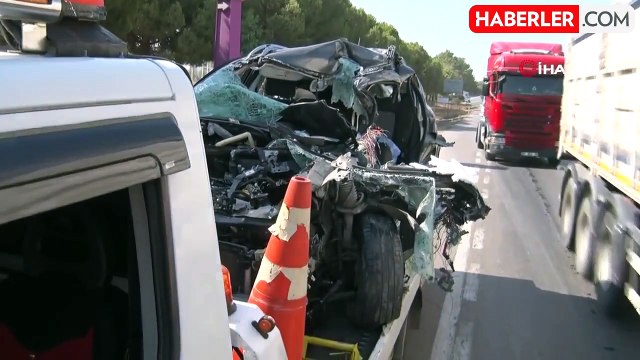 Kamyonetten düşen malzemeyi almak için geri giderken faciaya sebep oldu: 1 ölü, 1 yaralı