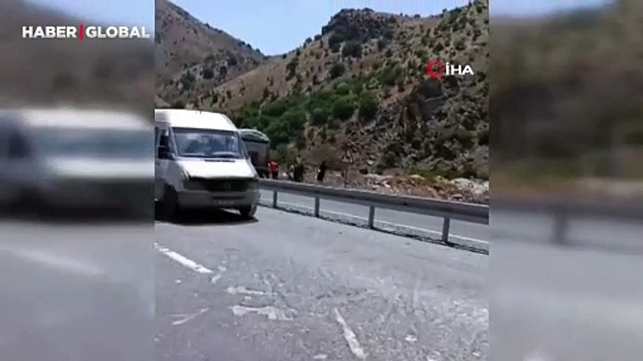 Seyir halindeki kamyon yürekleri ağza getirdi: Yangın böyle durduruldu