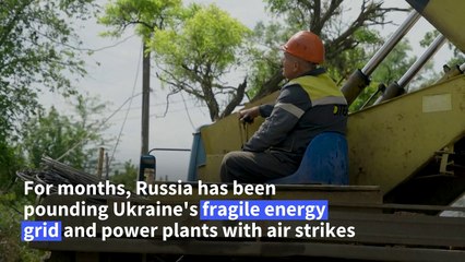 Ukraine's 'hero' electricians restore power near the front