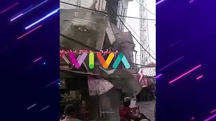 Penampakan Detik-detik Rumah 3 Lantai Hancur dengan Sendiri