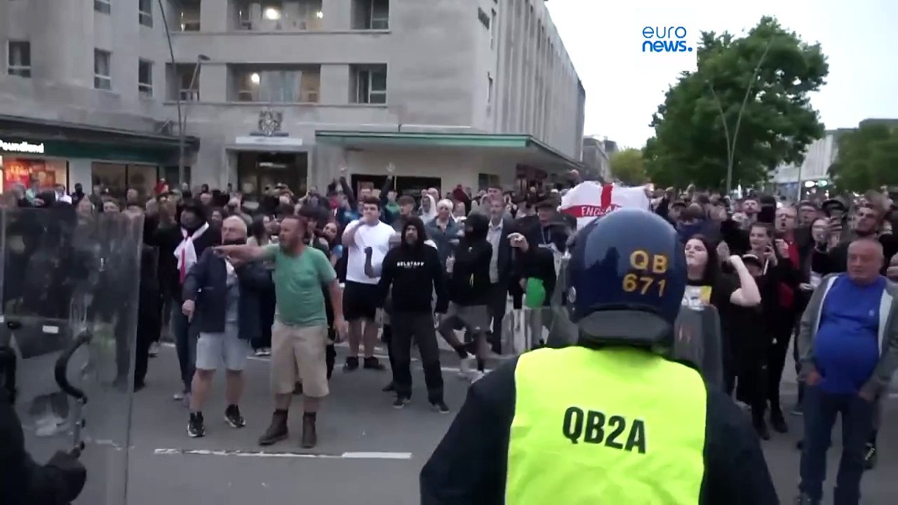 Elon Musk and Keir Starmer in online battle as riots grip UK