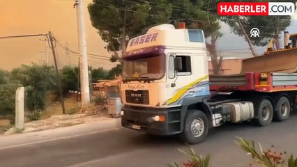 Aydın'da ormanlık alanda başlayan yangın yerleşim yerlerine ulaştı