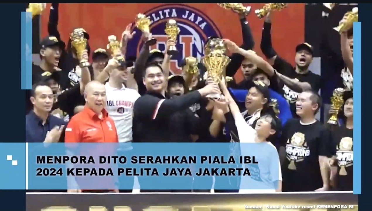 Menpora Dito Serahkan Piala IBL 2024 kepada Pelita Jaya Jakarta