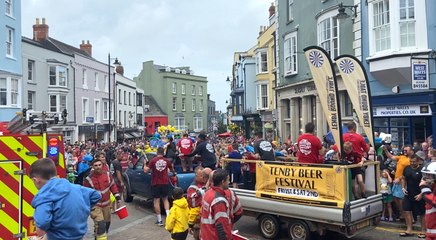 WATCH: Highlights of Tenby Carnival parade 2024