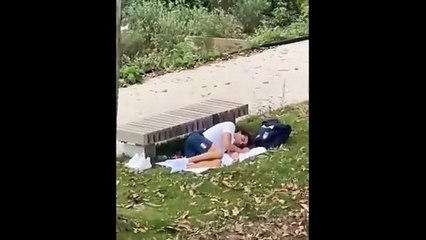 Un médaillé d'or fini sa nuit dans un parc