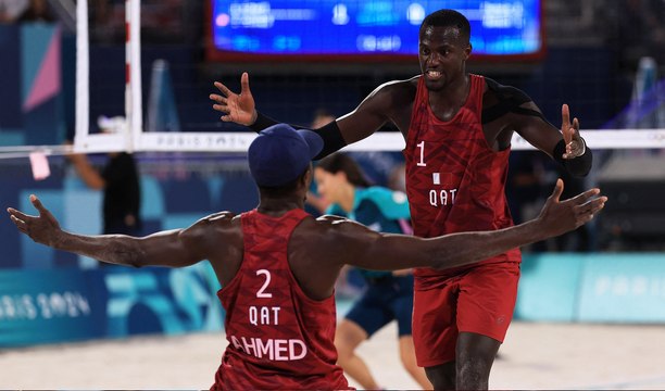 الثنائي القطري شريف يونس وأحمد تيجان يتأهل إلى نصف نهائي كرة الطائرة الشاطئية