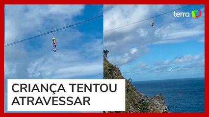 Criança fica pendurada em tirolesa a 100 metros de altura sem permissão para funcionar