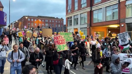 Download Video: Miles de manifestantes contra el racismo en varias ciudades del Reino Unido