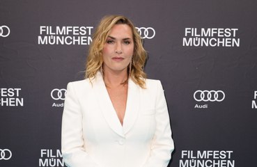 'Nem pensar', diz Kate Winslet ao rejeitar sugestão para disfarçar barriga em cena de biquíni