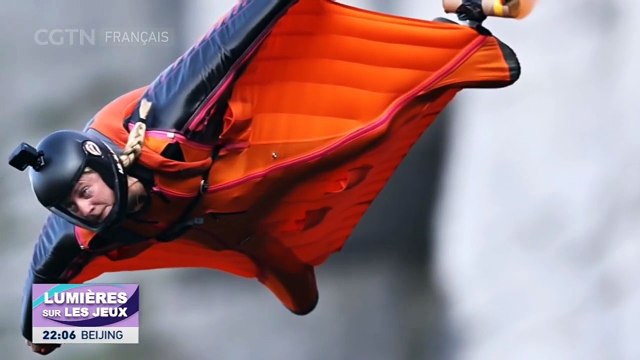 Vincent Descols, pilote français de wingsuit, raconte le charme de ce sport extrême