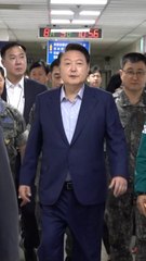 계룡대 벙커 찾은 尹 주먹 불끈…"군과 함께 하는게 진짜 휴가"