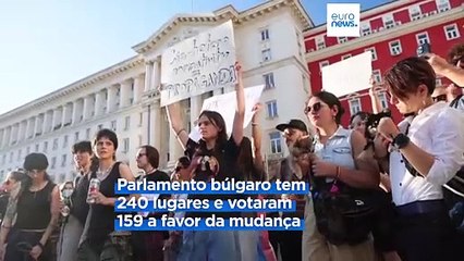 Manifestantes na Bulgária contra proibição de "propaganda" LGBTQ+ nas escolas