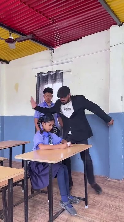 एक घर  में 5 बहने