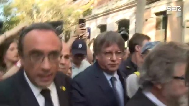 Así ha sido la reaparición de Carles Puigdemont en Barcelona, rodeado de la cúpula de Junts