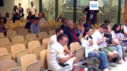 Atletas russos que competem sob bandeira neutra isolados nos Jogos Olímpicos