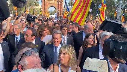 Comitiva de Puigdemont hacia el Parlament