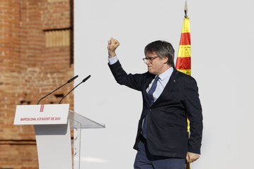 Puigdemont reaparece en España y habla a sus fieles