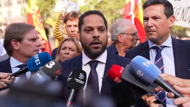 Ignacio Garriga, a su llegada al Parlament: “No entendemos cómo no ha sido detenido aún