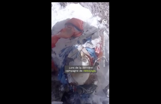 Avec la fonte des glaces, l'Everest révèle ses fantômes et ses déchets
