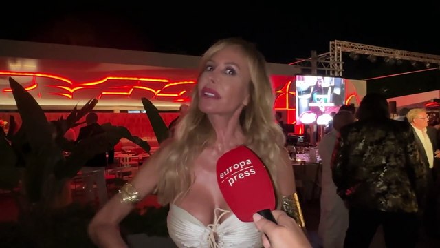 Lara Dibildos da la cara por Álvaro Muñoz Escassi y le define con dos palabras