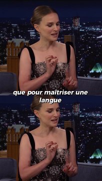 JO - Regardez l'actrice Natalie Portman qui explique aux Américains comment ressembler à des Français dans les rues de Paris !