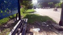 Chor bus stop ki jali utar kar lay gay!Choro ka karnama