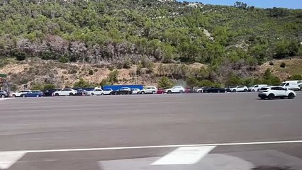 Colas de coches en el peaje de la C-32 en Garraf
