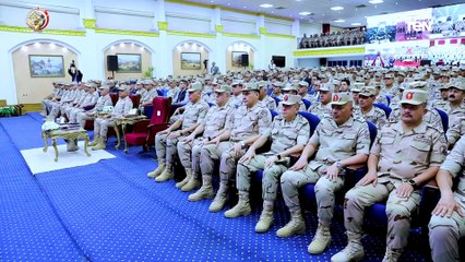 الفريق أول عبدالمجيد صقر  يلتقى بعدد من رجال القوات المسلحة بالمنطقة الجنوبية العسكرية