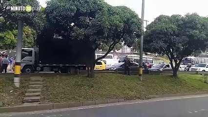 Caos total en la Avenida Paralela por manifestación ciudadana, el taco es monumental