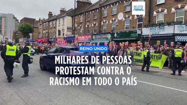 Milhares de pessoas protestam contra o racismo no Reino Unido após os motins da extrema-direita