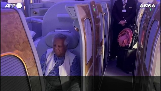 Bangladesh, l'arrivo del Premio Nobel per la Pace Muhammad Yunus