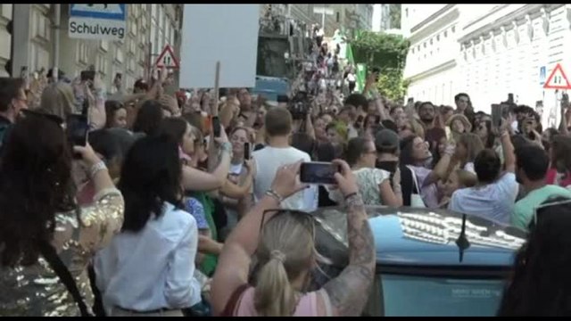 Stop ai live di Taylor Swift, i fan cantano per le strade di Vienna