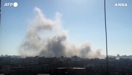 Gaza, nuvole di fumo dopo un attacco israeliano