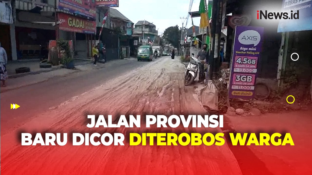 Puluhan Pemotor Nekat Terobos Jalan Provinsi yang Baru Dicor hingga Rusak Parah