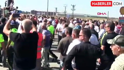 Çiftçiler Bursa-Balıkesir yolunu traktörleriyle kapattı