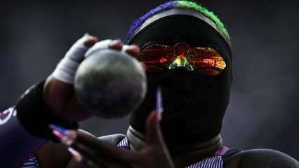 La estadounidense Saunders compite en bala con una máscara negra