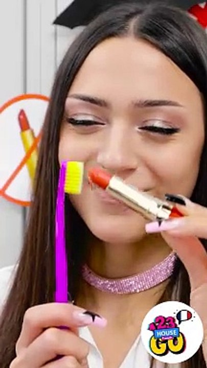 Un astuce populaire pour introduire discrètement du maquillage à l'école 