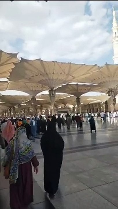 Azan- e -zuhr in Makkah