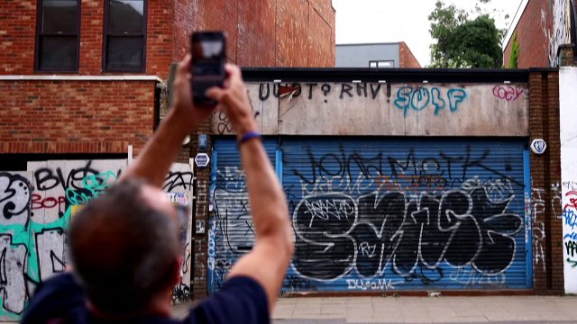 Outra obra de Banksy roubada em Londres uma hora depois de seu lançamento
