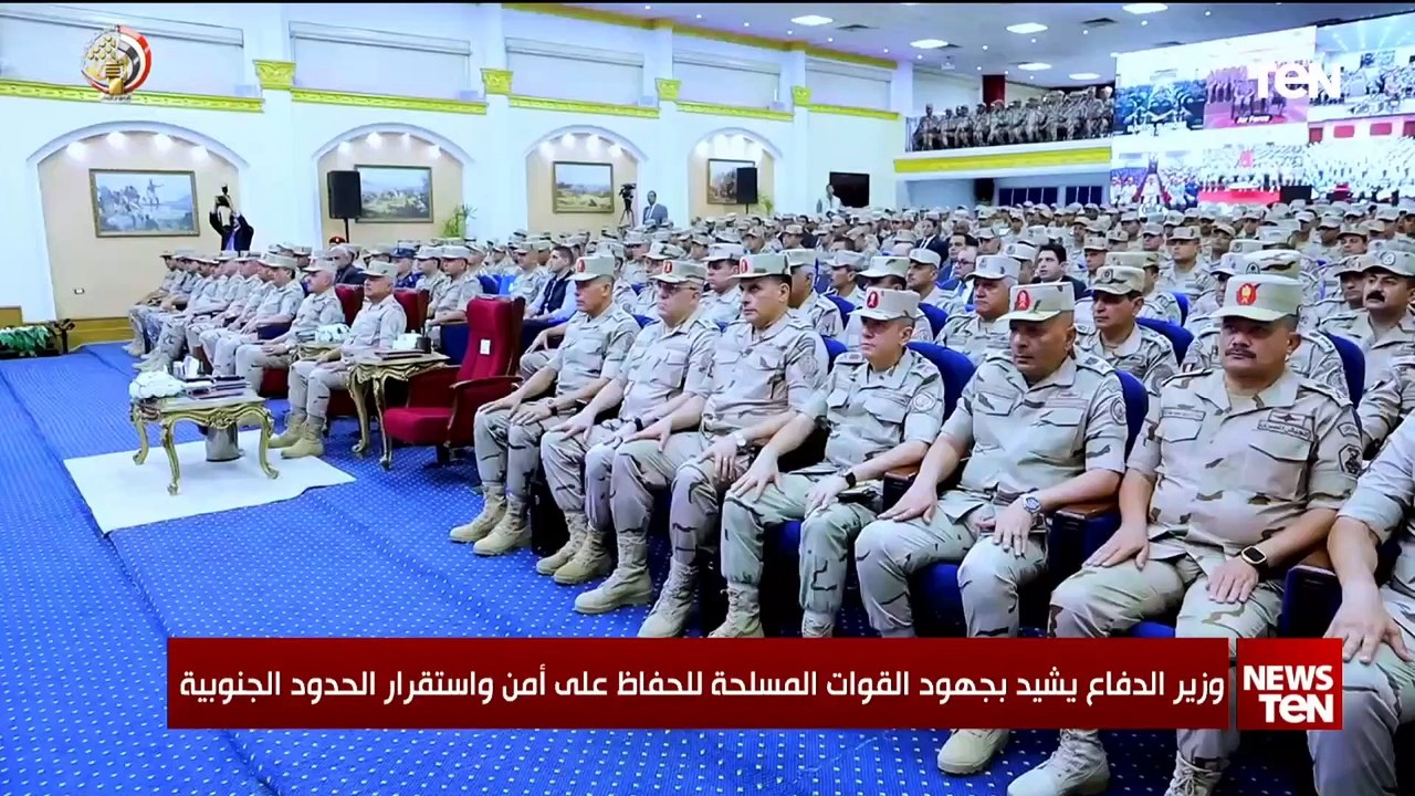 وزير الدفاع يلتقي عددا من رجال القوات المسلحة بالمنطقة الجنوبية العسكرية