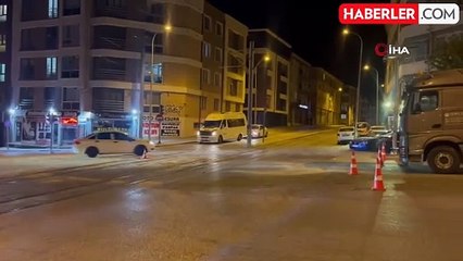 86 Tonluk Rüzgar Türbini Gövdesi Taşıyan Tır Yolda Kaldı