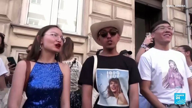 Pese a la suspensión de los conciertos de Taylor Swift, sus fanáticos se reúnen en las calles