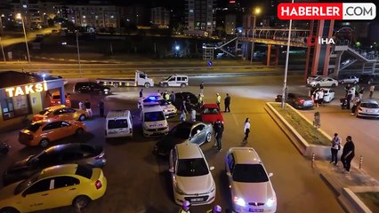 Motosiklet sürücüleri ceza makbuzlarıyla poz verdi