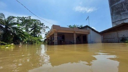DAMPAK PROYEK GUDANG REKANAN JALAN TOL PEMUKIMAN WARGA DESA FIRDAUS KEBANJIRAN