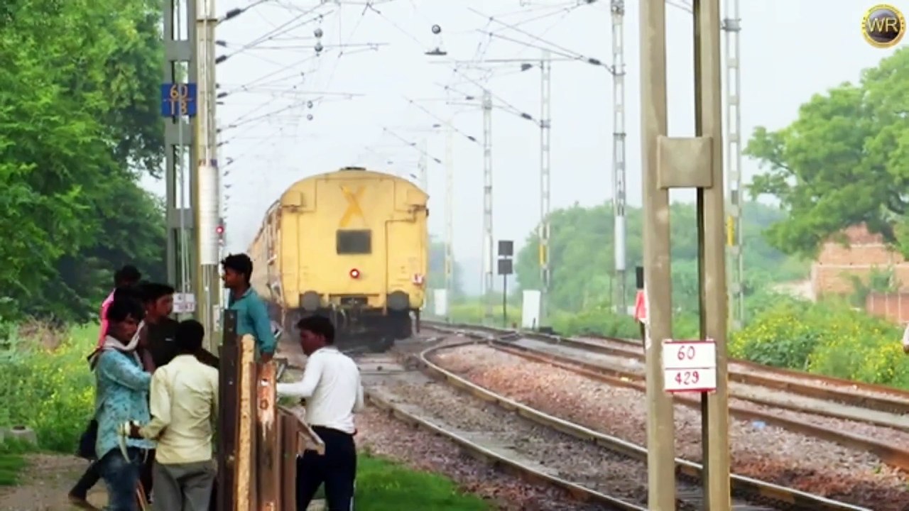 Dangerous Curves ! Diesel Train Curving Full Seep