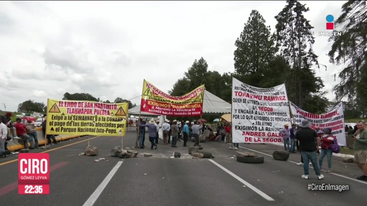 Transportistas y ejidatarios se agarran a empujones por bloqueo en la México-Puebla