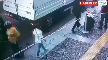 Cezaevi aracının altına uyuşturucu poşeti zulaladı! O anlar kamerada