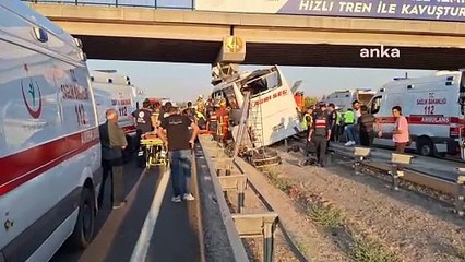 Ankara'da yolcu otobüsü köprüye çarptı,