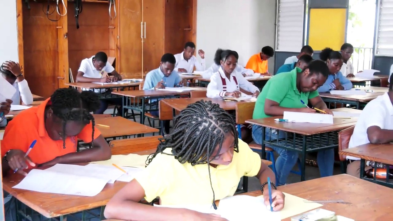 Responsab yo nan Ministè Edikasyon Nasyonal prezante bilan egzamen bakaloreya a.